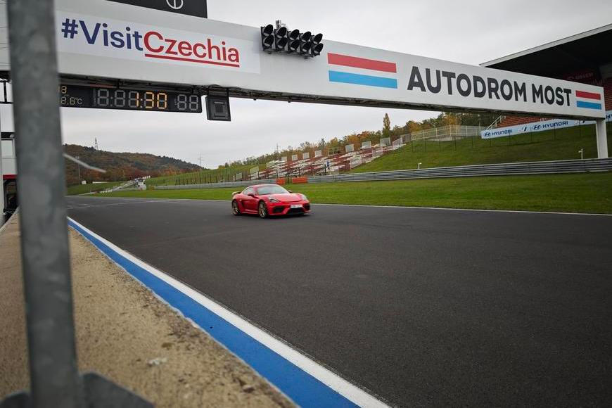 Autodrom v exekuci prohrál další soud, autoklub mezitím oznámil překvapivý krok