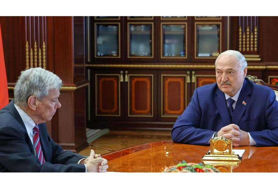 Trumpův vyslanec John Coale hovoří s Alexandrem Lukašenkem, 19. března 2026.