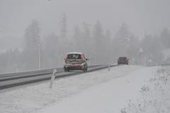 silnice I/46, auto, automobil, sníh, sněžení, zima, zimní počasí