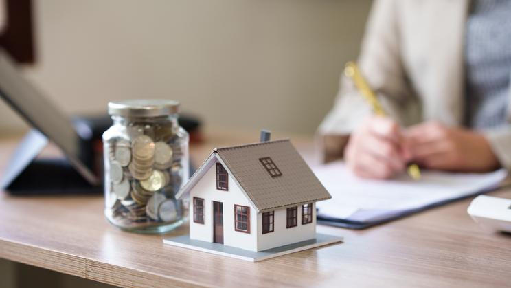 Real,Estate,Agents,Offer,To,Sell,Houses,Or,Condos,And