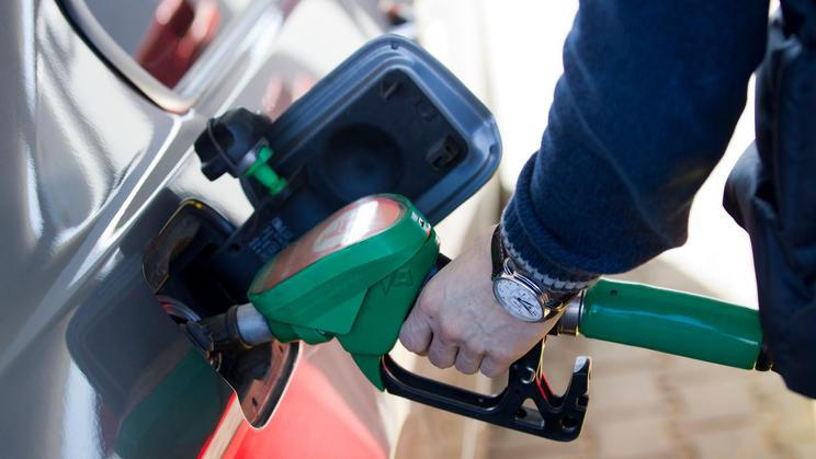 Oproti situaci před útokem Spojených států a Izraele na Írán nafta v Česku zdražila o více než dvě pětiny. To je druhý nejvyšší cenový skok v Evropě těsně za Švédskem. 