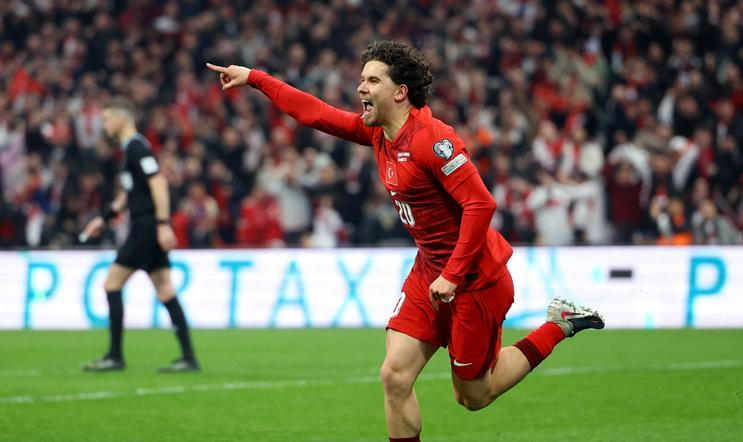 Ferdi Kadioglu slaví gól Turecka