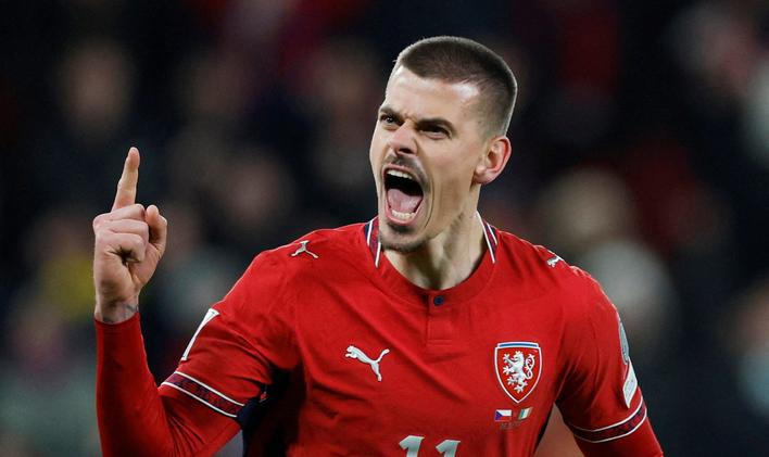 Jan Kliment poté, co v zápase proti Irsku proměnil rozhodující pokutový kop