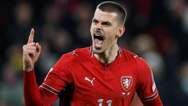 Jan Kliment poté, co v zápase proti Irsku proměnil rozhodující pokutový kop.
