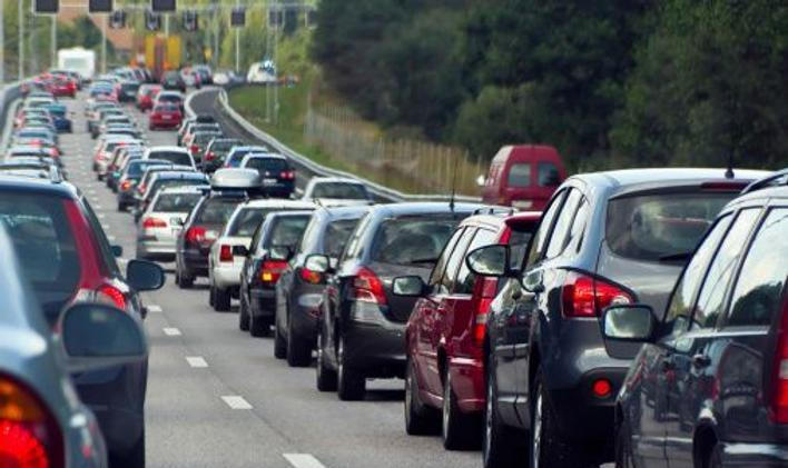 Dopravní zácpa, kolona, cestování, auto, silnice, dálnice, ilustrační foto