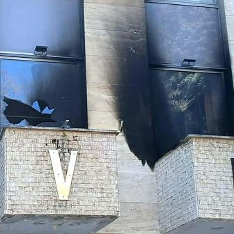 Ruské kulturní centrum v Praze bylo zasaženo Molotovovým koktejlem