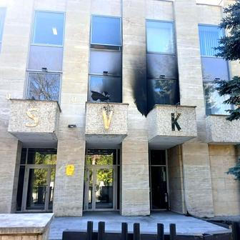 Ruské kulturní centrum v Praze bylo zasaženo Molotovovým koktejlem