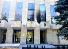 Ruské kulturní centrum v Praze bylo zasaženo Molotovovým koktejlem