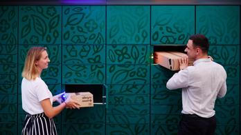 Marketplace funguje tak, že zákazník přijde hledat produkt, ne konkrétní značku. A pokud ho nabídka zaujme, prodá firma zboží i lidem, kteří by prémiový nebo specializovaný obchod nikdy sami nevyhledali.