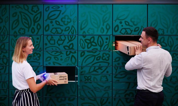 Marketplace funguje tak, že zákazník přijde hledat produkt, ne konkrétní značku. A pokud ho nabídka zaujme, prodá firma zboží i lidem, kteří by prémiový nebo specializovaný obchod nikdy sami nevyhledali.