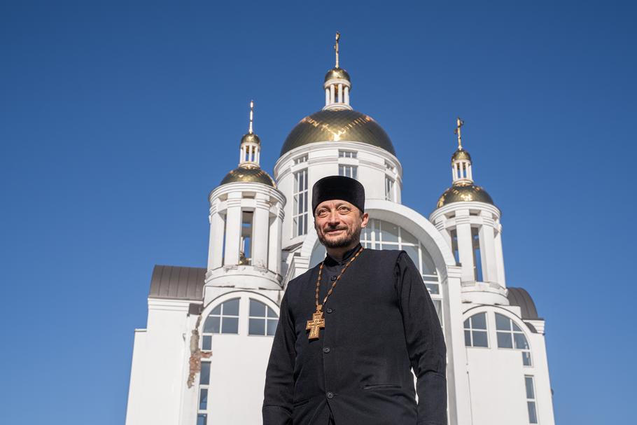 Místní kněz Andrij Halavin