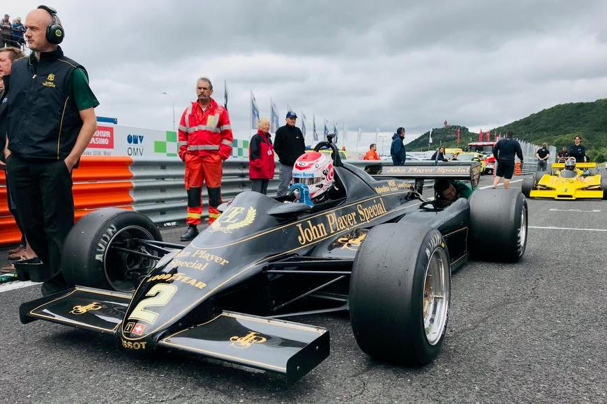 Prestižní autodrom i palác v centru Prahy chce koupit „neznámý“ miliardář z Valašska