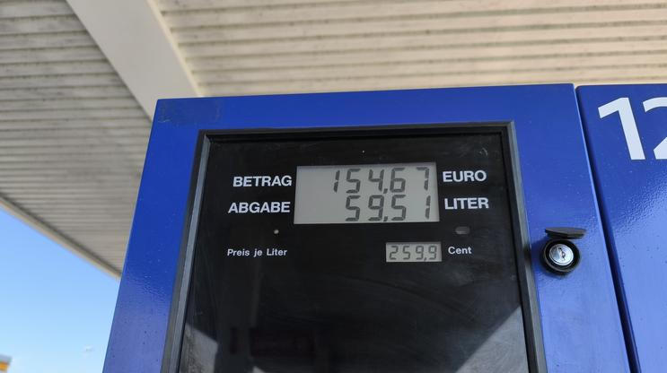 Totem u čerpací stanice