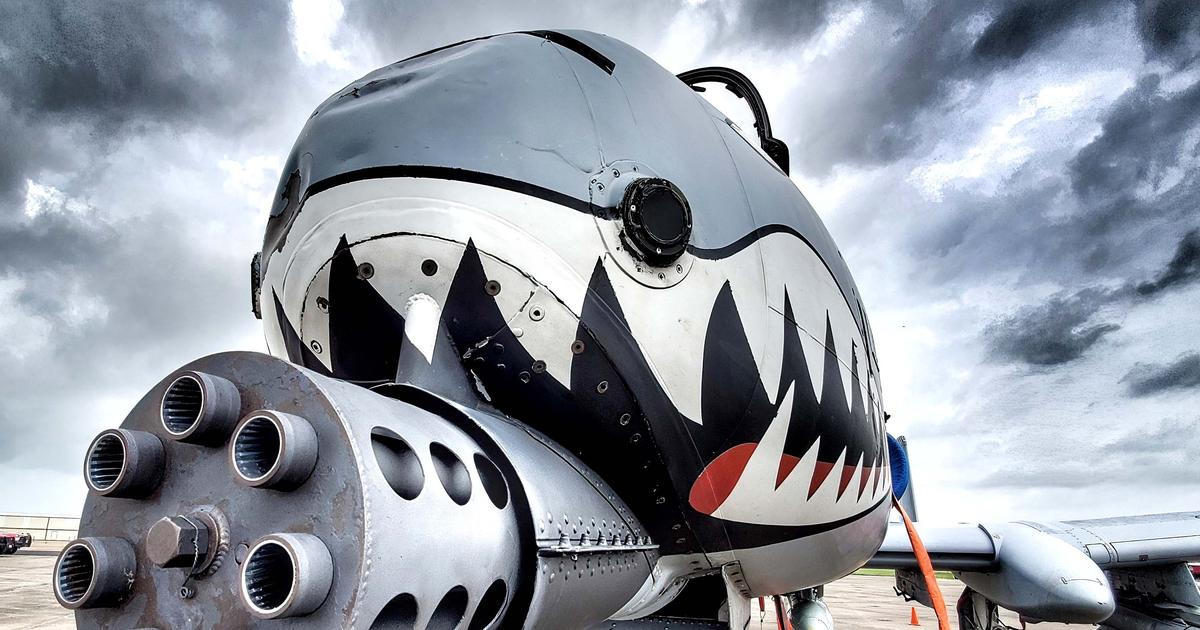 USA nad Íránem oživily odepsanou zbraň. Prase letící na šest metrů dlouhém kanonu