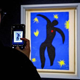 Škoda tyhle fotky minout: rozevlátá arcibiskupka, žokej ná býku nebo pocta legendě