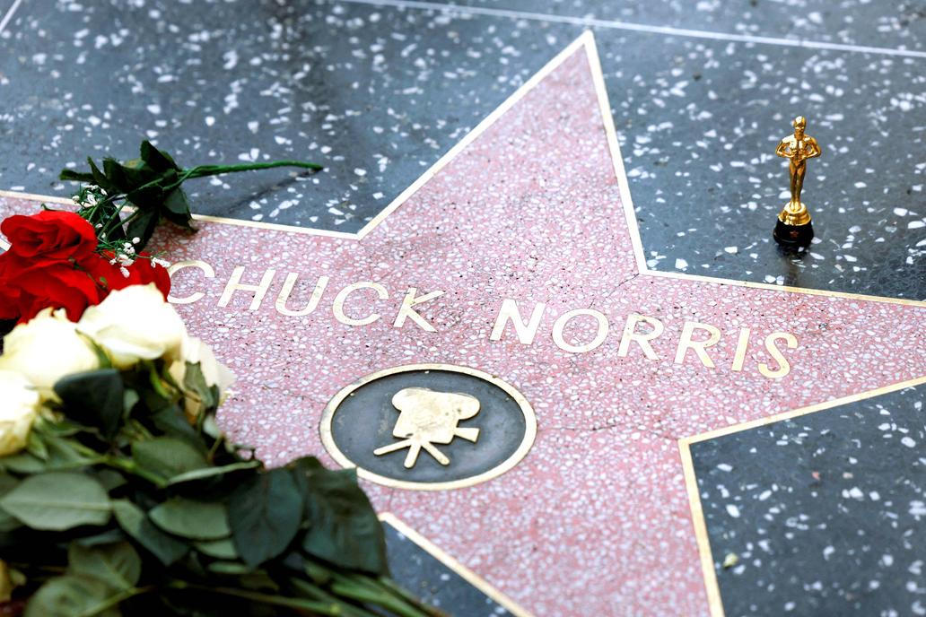 Škoda tyhle fotky minout: rozevlátá arcibiskupka, žokej ná býku nebo pocta legendě