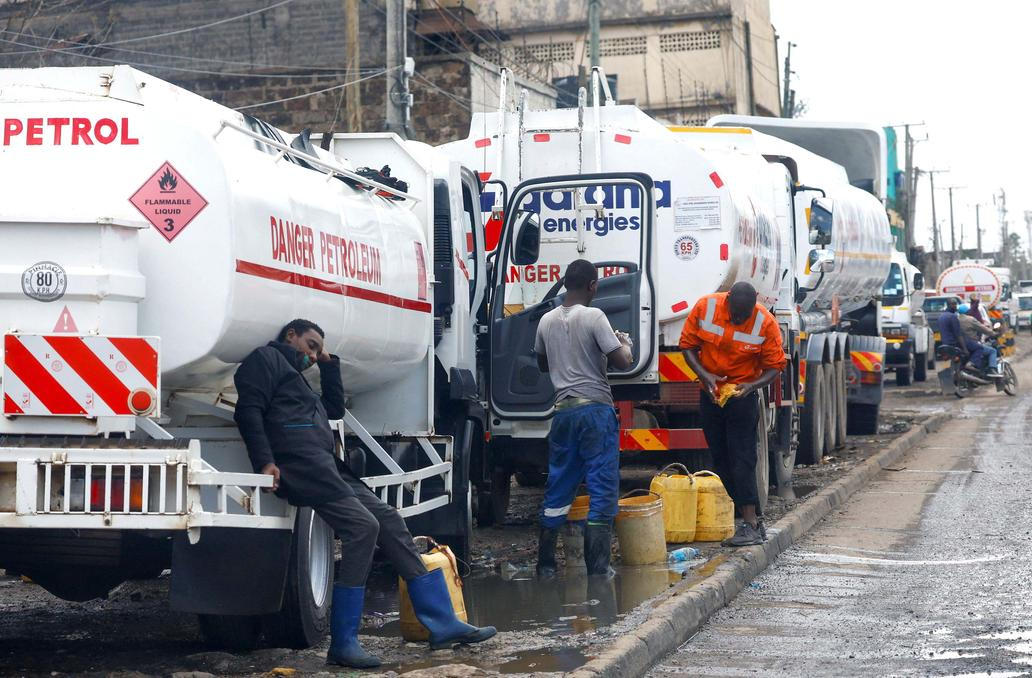 Škoda tyhle fotky minout: rozevlátá arcibiskupka, žokej ná býku nebo pocta legendě