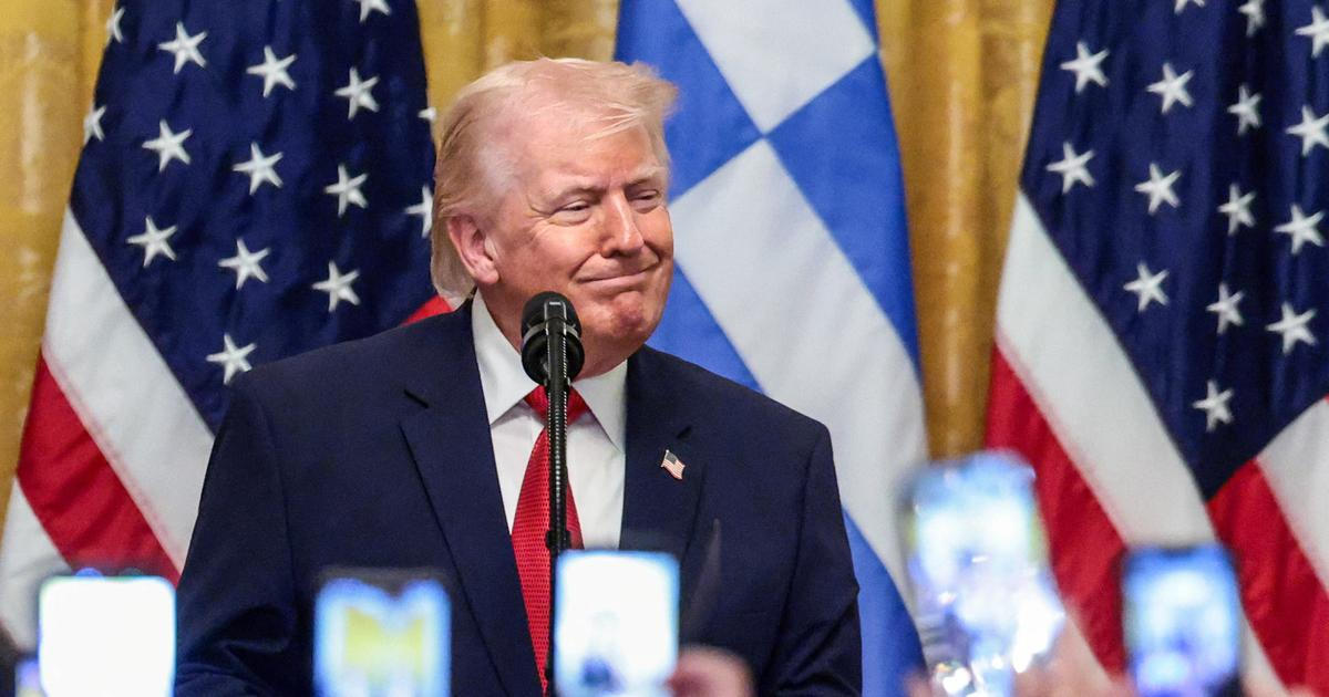 Trump opět provokuje: Tentokrát se nechal zobrazit v objetí Krista