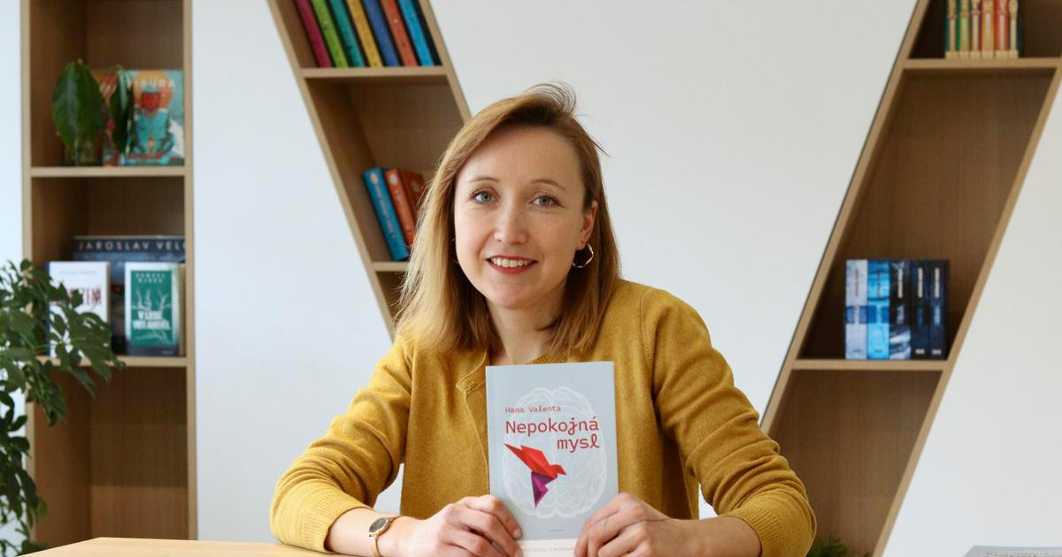 Kniha Nepokojná mysl nabízí pět příběhů ze života mladých vědců