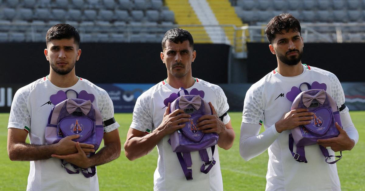 Íránci hráli poprvé od začátku války. Hráči nastoupili se školními batůžky