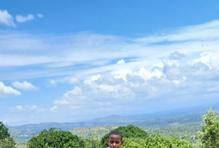 Místní děti jsou podle jejího názoru prakticky stejné jako děti v Česku.