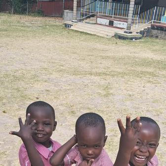 Africké děti jsou podle Marie živější, proto je pohyb důležitou součástí výuky.