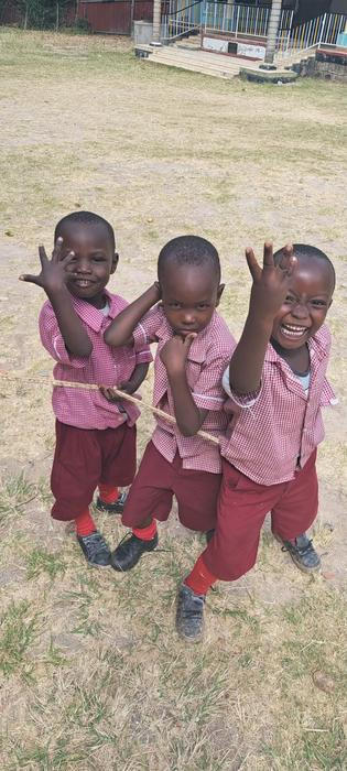 Africké děti jsou podle Marie živější, proto je pohyb důležitou součástí výuky.
