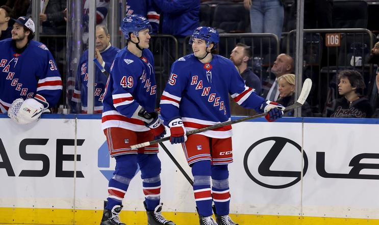 Jaroslav Chmelař (vlevo) a Drew Fortescue v dresu New Yorku Rangers
