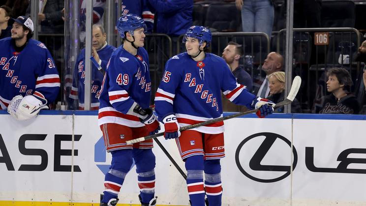 Jaroslav Chmelař (vlevo) a Drew Fortescue v dresu New Yorku Rangers