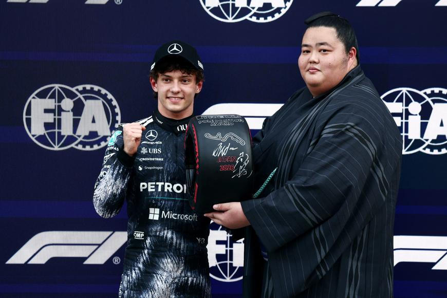 Kvalifikaci v Japonsku ovládl Mercedes. Verstappen s neovladatelným vozem pohořel