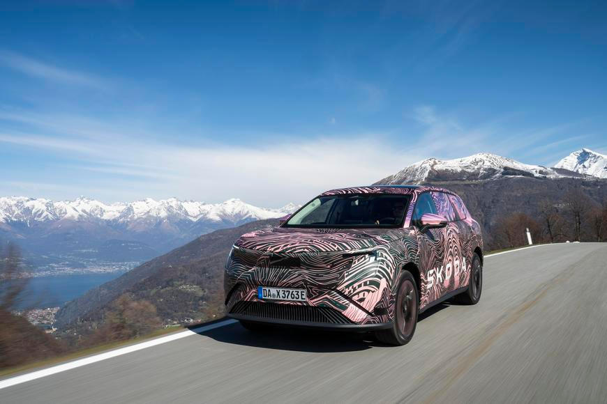 Nová Škoda zvedla ze židle i klidné Italy. Pod růžovou se schovávají netradiční kliky