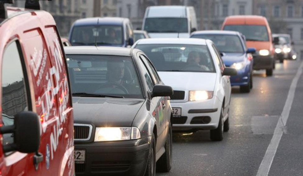 Ranní zácpa na Jiráskově mostě