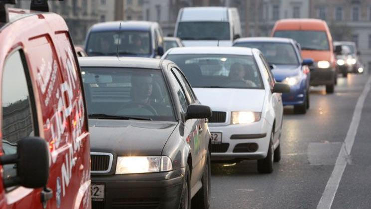 Ranní zácpa na Jiráskově mostě