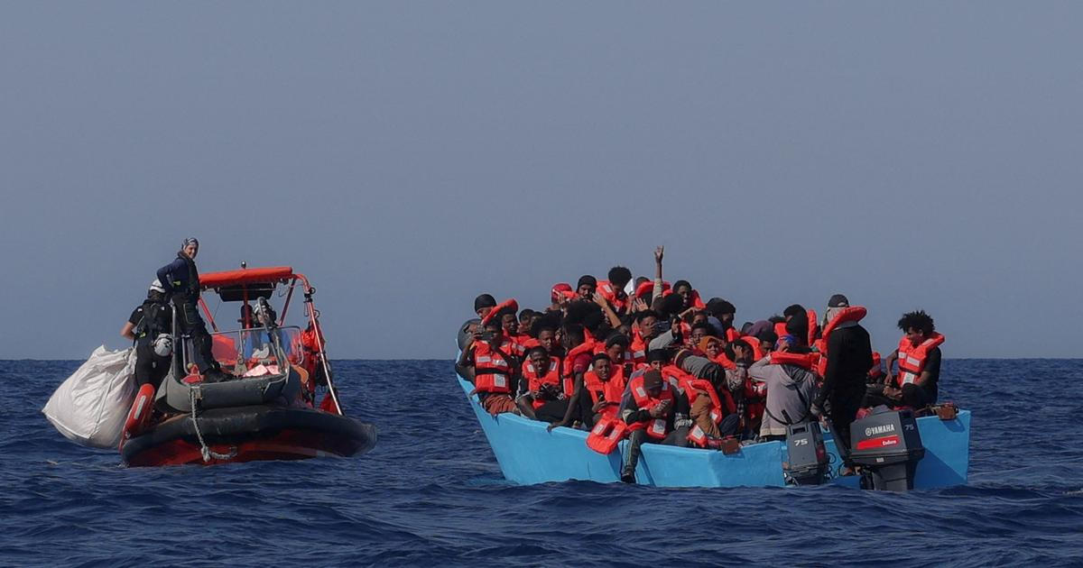 Cestu do Evropy přežila jen polovina. U Kréty zachránili 26 běženců