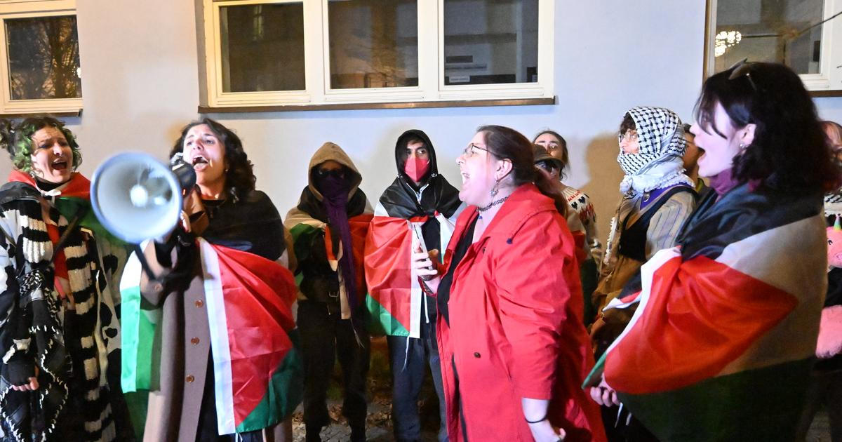 „Oba se nacházeli v Praze.“ Propalestinský spolek odmítá obvinění dvou zadržených útočníků z Pardubic