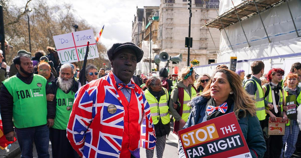 Desítky tisíc lidí v Londýně protestovaly proti pravicovému extremismu