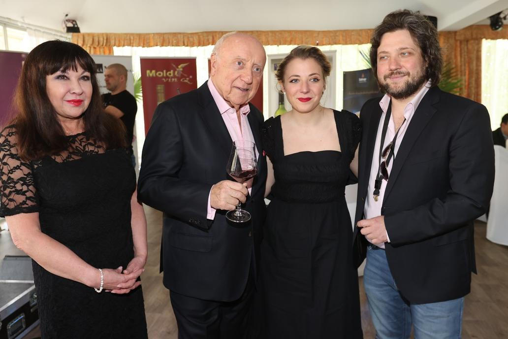 Dagmar Patrasová a Felix Slováček s dětmi