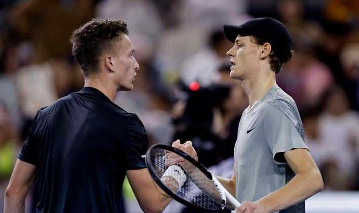 Jiří Lehečka a Jannik Sinner