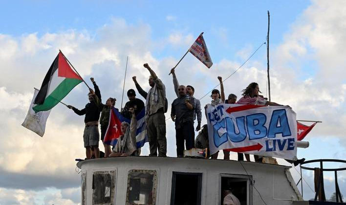 Flotilla carrying humanitarian aid arrives in Cuba