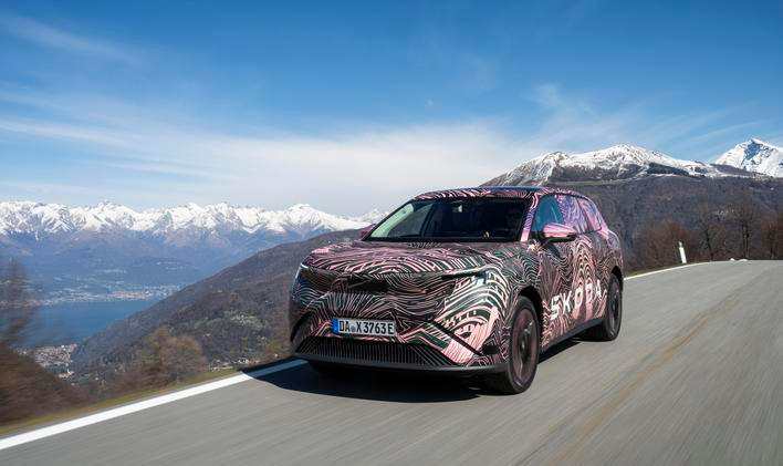 Škoda novináře poprvé pustila za volant zamaskovaného Peaqu.