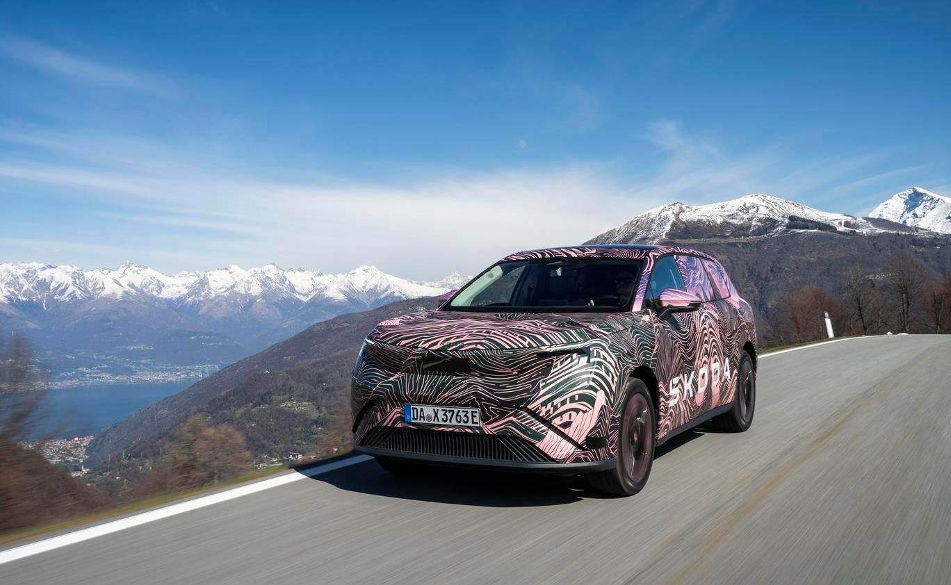 Škoda novináře poprvé pustila za volant zamaskovaného Peaqu.