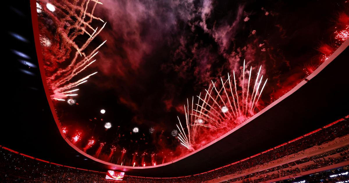 Mexiko otevřelo stadion pro MS. Slávu zastřela smrt diváka, který spadl z VIP tribuny