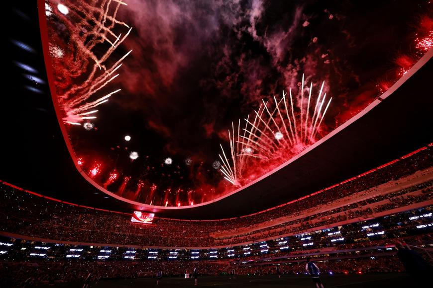 Mexiko otevřelo stadion pro MS. Slávu zastřela smrt diváka, který spadl z VIP tribuny