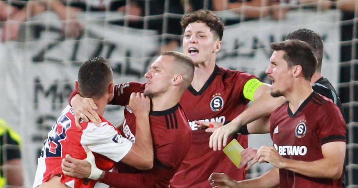 Sudí přinesl vlastní míč a ukázal, jak házet auty. To bylo první derby před 130 lety