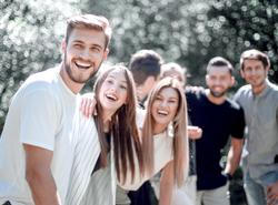 Firemní večer přinesl nečekané odhalení, které změnilo pohled na jednoho z kolegů.