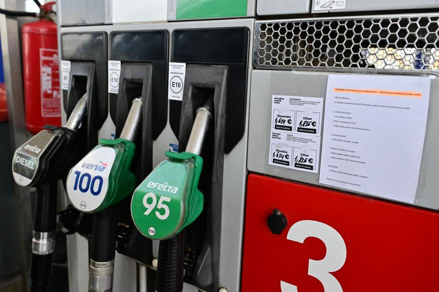 Babišův lék na ropnou krizi: chystá se omezit zisky obchodníků s pohonnými hmotami