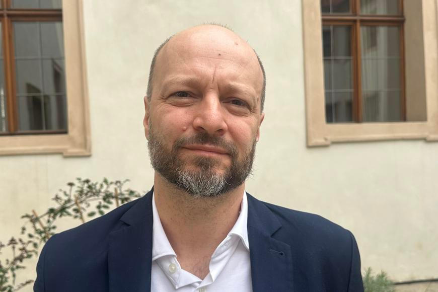 Láska vyřadil Žantovského i Žáčka. Teď jde na známého šéfa školy. A zkusí i velkou Prahu