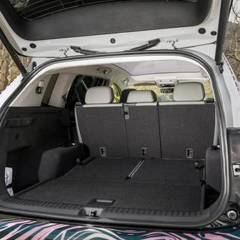 Kufr v pětimístné konfiguraci má objem k jednomu kubíku.