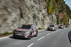 Pulzním mechanismem se budou kliky chtít dostat třeba zpod vrstvy ledu, a když v nich náhodou necháte prsty, bezpečnostní mechanismus nedovolí jejich přiskřípnutí.