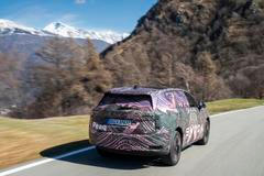 To znamená třeba obchod s aplikacemi, které lze nainstalovat dodatečně. Mapy využívají některé funkcionality Googlu, ale nejde čistě o řešení amerického giganta.